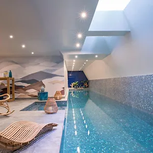 5* Hotel Parister Piscine &