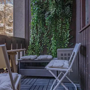 Jonquille 2c - Peaks Getaway Chamonix