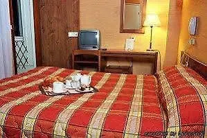 Hotel Istria By Magna Arbor Paris 3*,